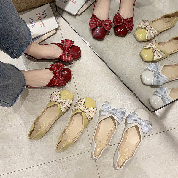 Model nou de pantofi de dama cu panglica si talpa plata