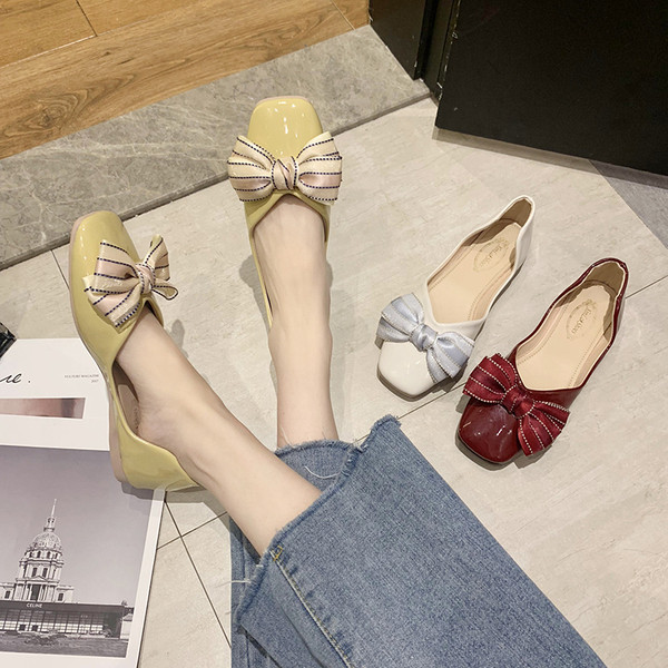 Model nou de pantofi de dama cu panglica si talpa plata