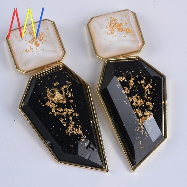 Cercei moderni de damă cu pietre mari și particule de aur