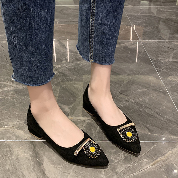 Model nou de pantofi de dama cu element 3D floare