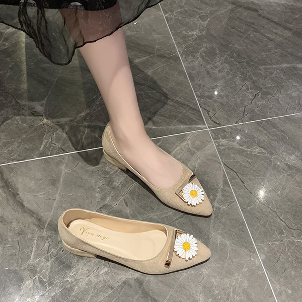 Model nou de pantofi de dama cu element 3D floare