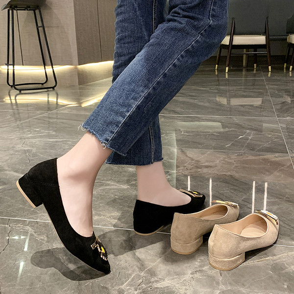 Model nou de pantofi de dama cu element 3D floare