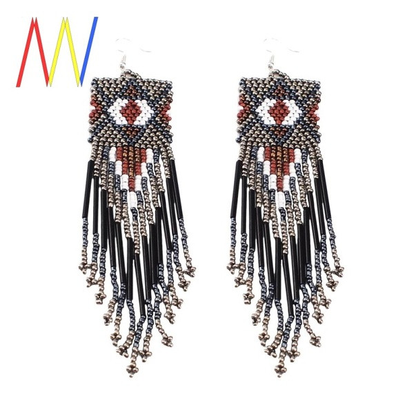 Cercei de damă atârnați cu mărgele