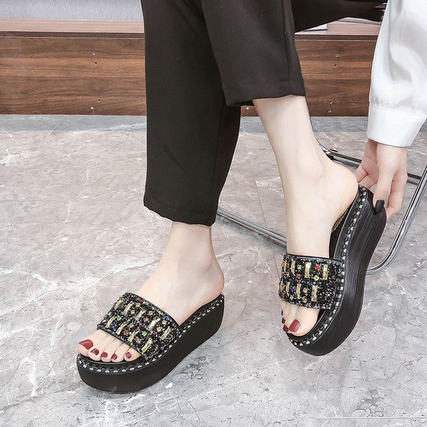 Papuci moderni de dama cu pietre colorate