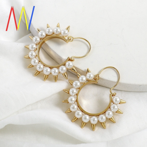 Cercei de dama moderni din aur cu perle