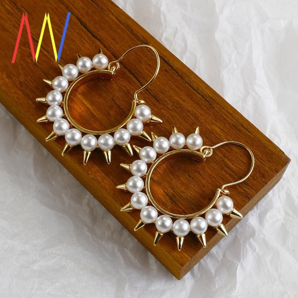 Cercei de dama moderni din aur cu perle