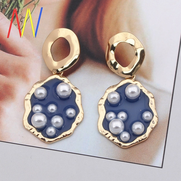 Cercei de damă actuali atârnați cu perle