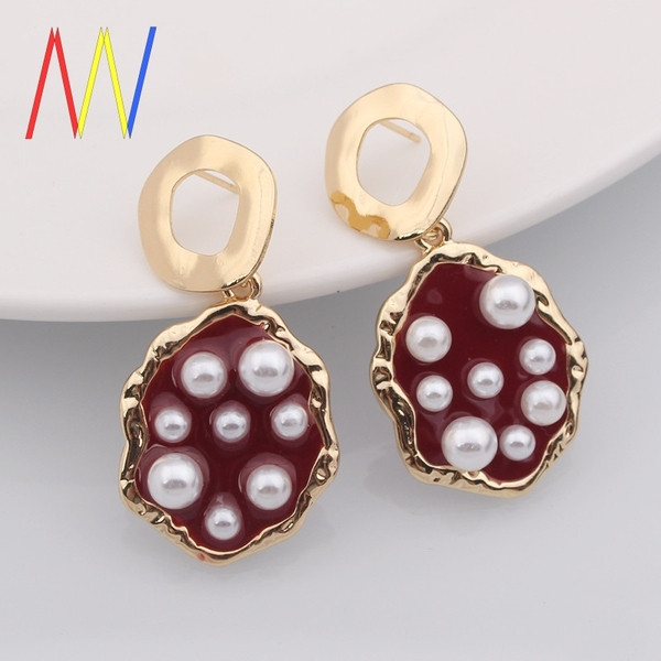 Cercei de damă actuali atârnați cu perle