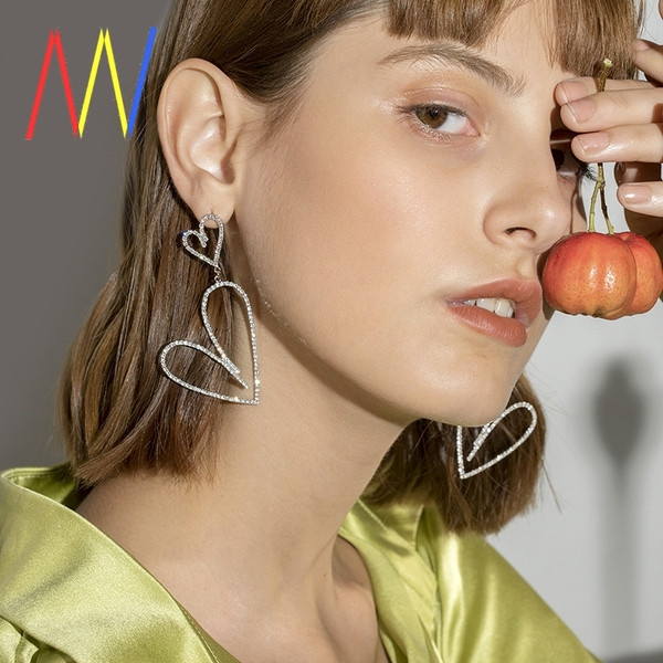 Cercei moderni de dama cu doua inimioare suspendate