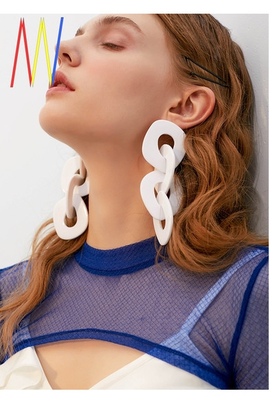 Cercei de dama lungi si voluminosi