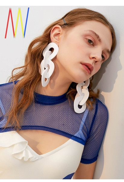 Cercei de dama lungi si voluminosi