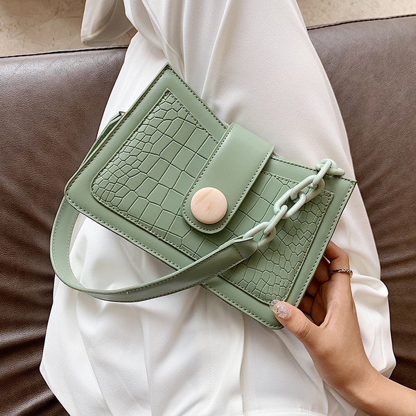 Geanta de umar de dama din piele la zi