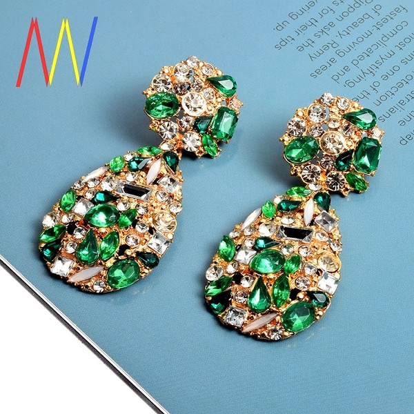 Cercei eleganti de dama in forma de lacrima cu pietre