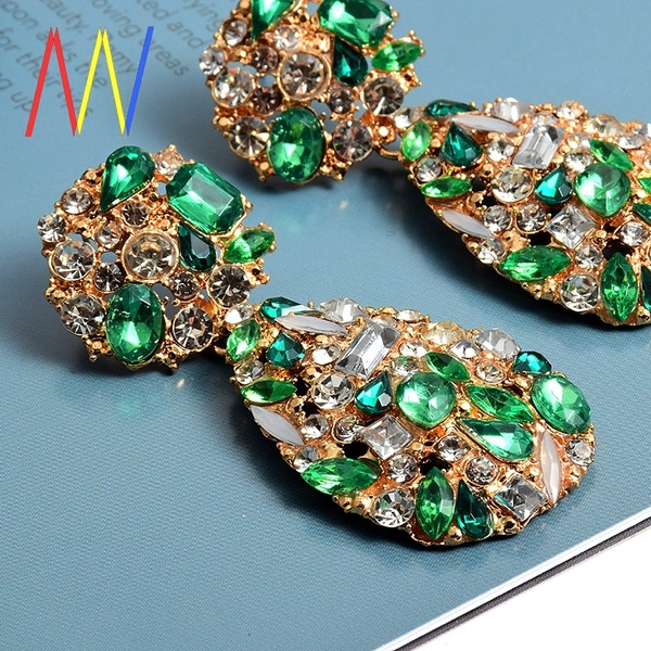 Cercei eleganti de dama in forma de lacrima cu pietre