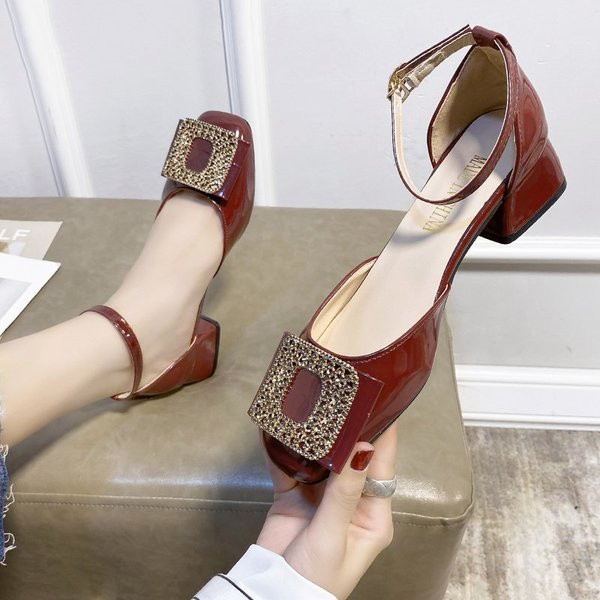 Pantofi moderni de dama cu catarama si bretele