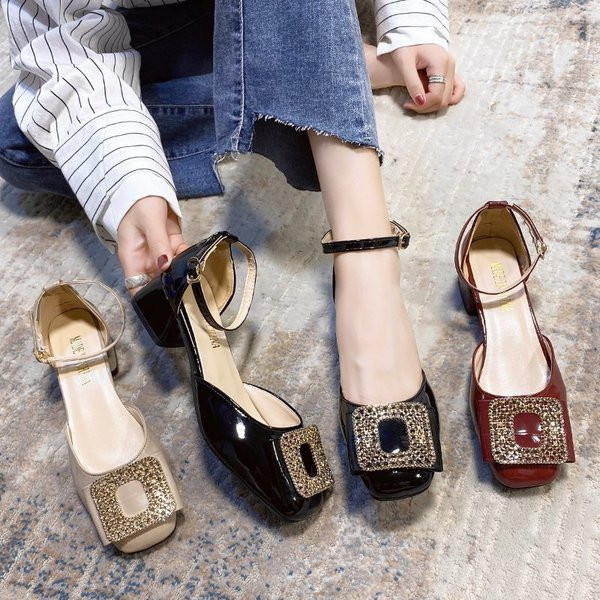 Pantofi moderni de dama cu catarama si bretele