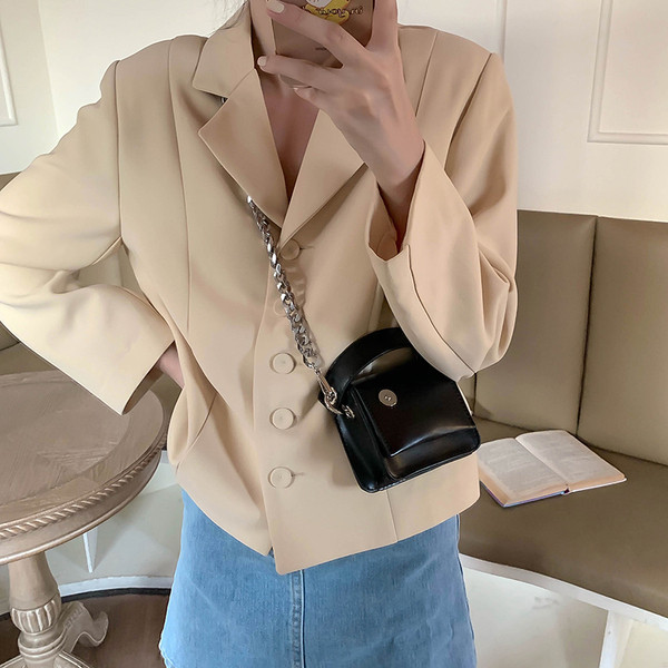 Geantă de mână neagră cu mâner lung metalic