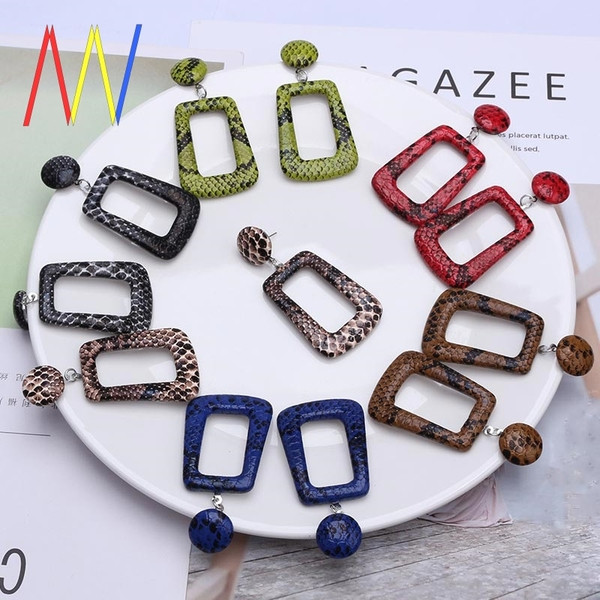 Cercei de dama actuali cu imprimeu animal