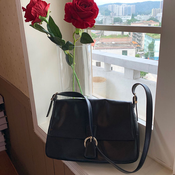 Geanta de umar dama neagra din piele ecologica