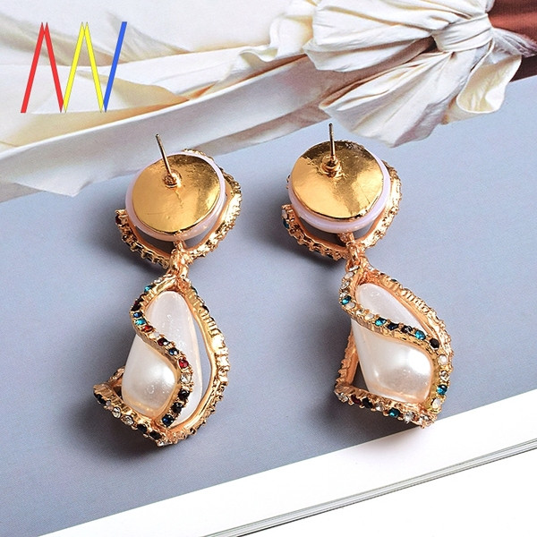 Elegantne ženske naušnice sa biserima i kamenčićima