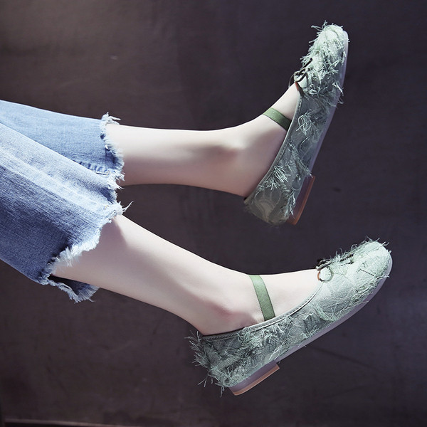 Pantofi moderni de dama cu ciucuri