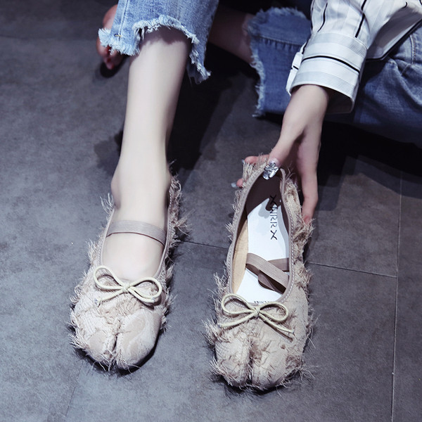 Pantofi moderni de dama cu ciucuri