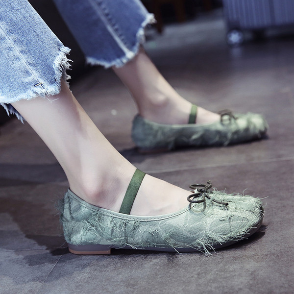 Pantofi moderni de dama cu ciucuri