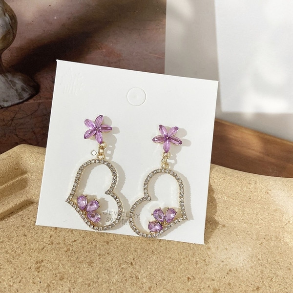 Cercei eleganti de dama in forma de inima cu pietre