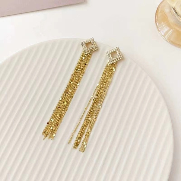 Cercei lungi de aur de dama