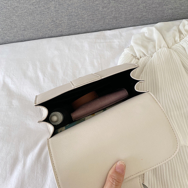 Geantă pătrată de damă din piele ecologică cu închizătoare