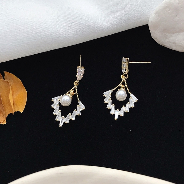 Cercei de dama din aur cu pietre si perle