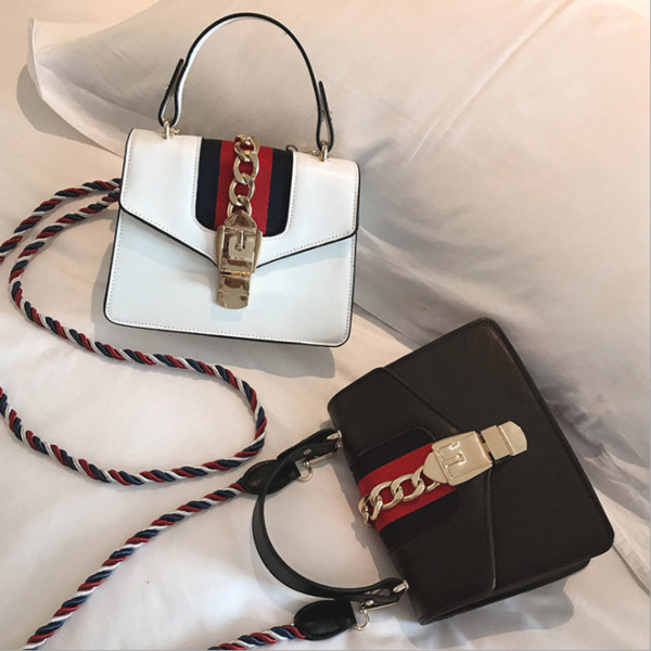 Geantă de zi cu zi pentru femei cu cataramă și element metalic