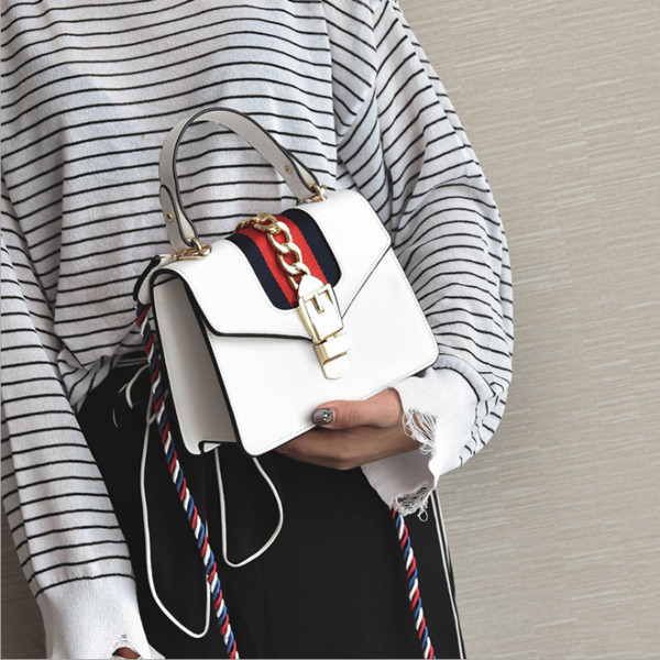 Geantă de zi cu zi pentru femei cu cataramă și element metalic