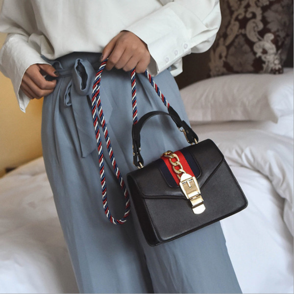 Geantă de zi cu zi pentru femei cu cataramă și element metalic