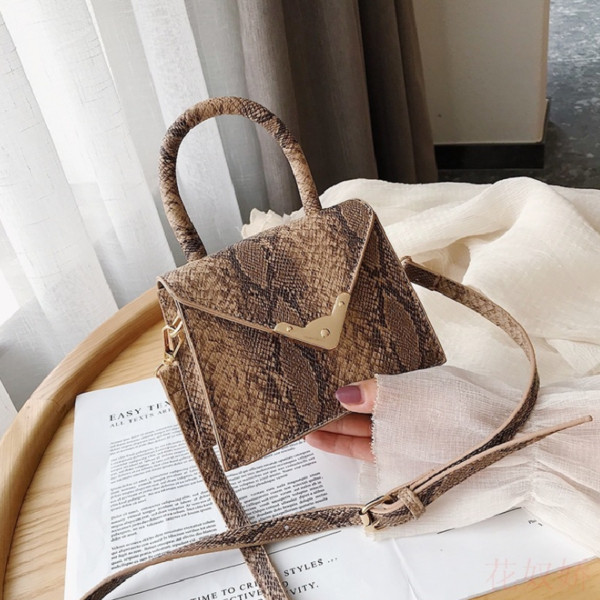 Mini geanta de dama eleganta din piele ecologica cu imprimeu animal