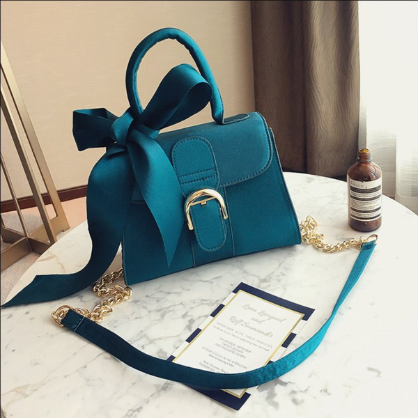 Geanta de dama eleganta cu lant metalic