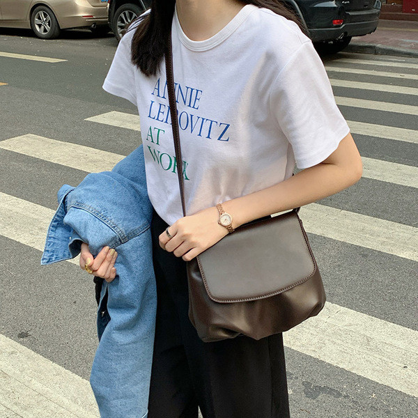 Ikdienas sieviešu soma no eko ādas ar regulējamu rokturi