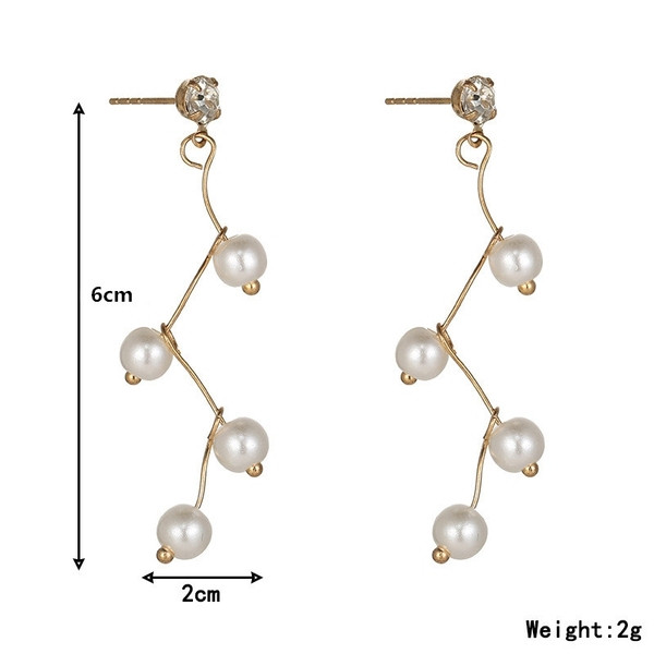 Moderni sieviešu auskari ar pērlēm