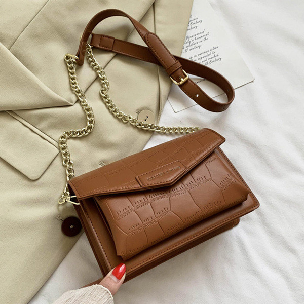 Maza kvadrātveida soma ar garu rokturi