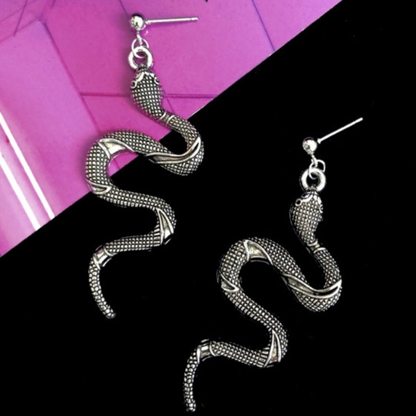 Ikdienas sieviešu auskari čūskas formā