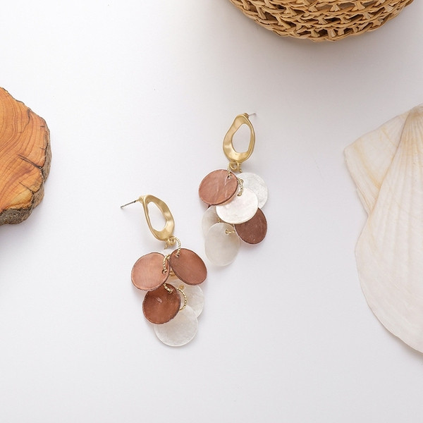 Pašreizējie sieviešu karājošie auskari