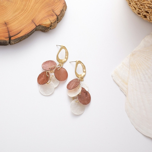 Pašreizējie sieviešu karājošie auskari