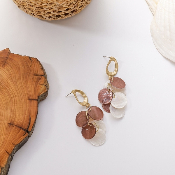 Pašreizējie sieviešu karājošie auskari