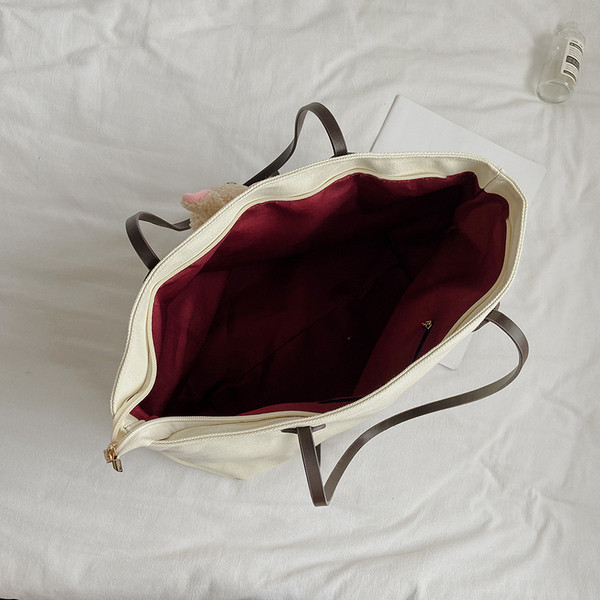 Ikdienas sieviešu soma ar 3D elementu