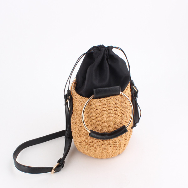 Moderna adīta sieviešu rokassomiņa