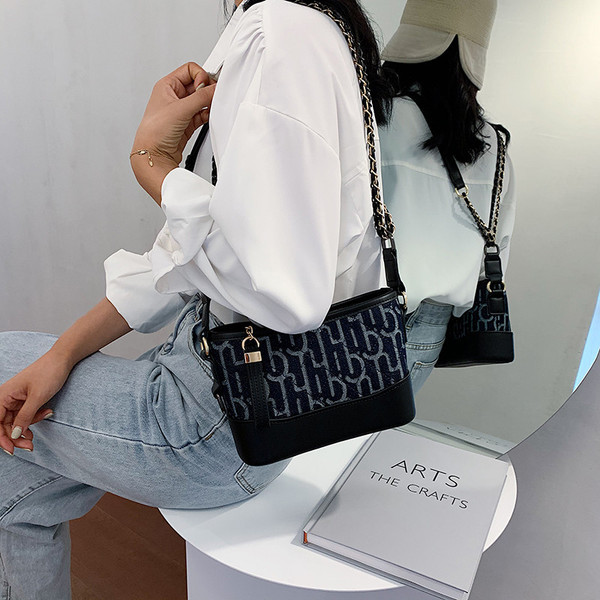 Ikdienas sieviešu plecu soma ar platu rokturi