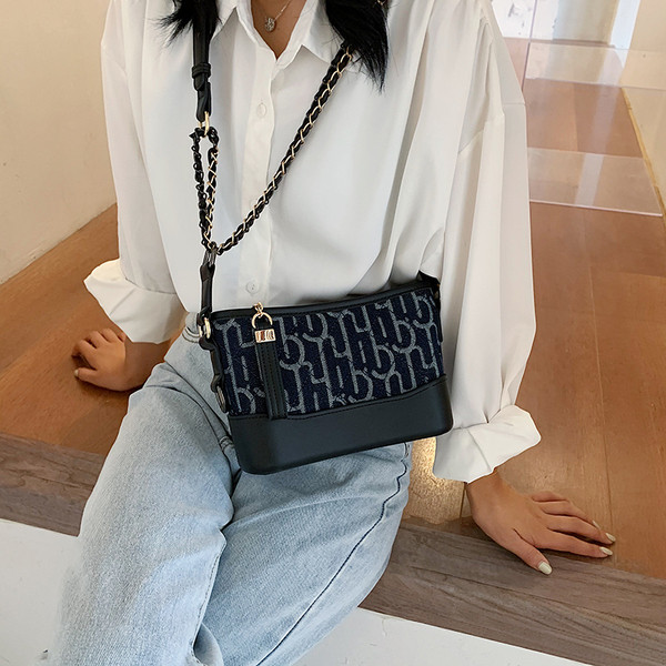 Ikdienas sieviešu plecu soma ar platu rokturi