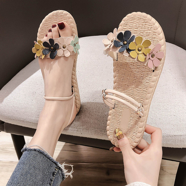 Sieviešu čības ar ādas ziediem