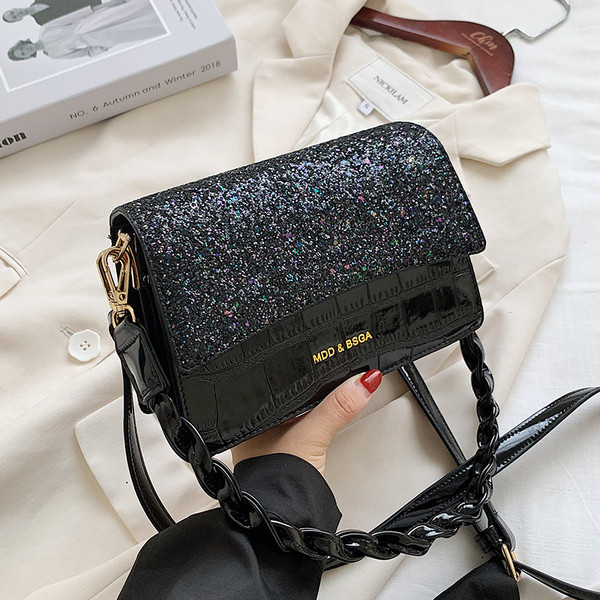 Stilīga sieviešu soma ar spīdīgu efektu un garu rokturi