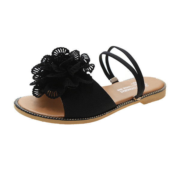 Jauns sieviešu sandaļu modelis ar 3D elementu